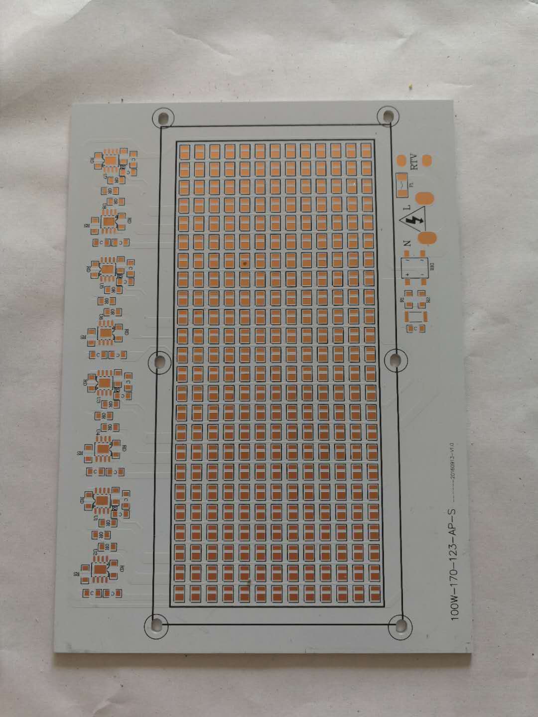 在困难面前永不低头的PCB人 为你点赞！